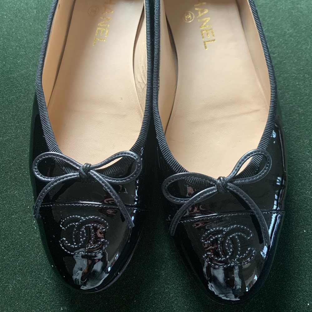 Authentic Chanel black paten ballerina flats